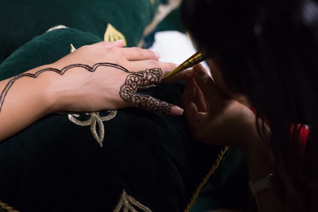 Picture by Miss Coco - putting on Henna - beautifulthings-photography.com