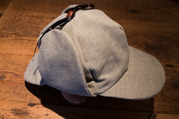 Sherlock Holmes hat - A deerstalker by Miss Coco