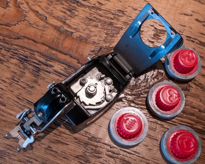 Inside the Singer automatic Zigzagger No 161102