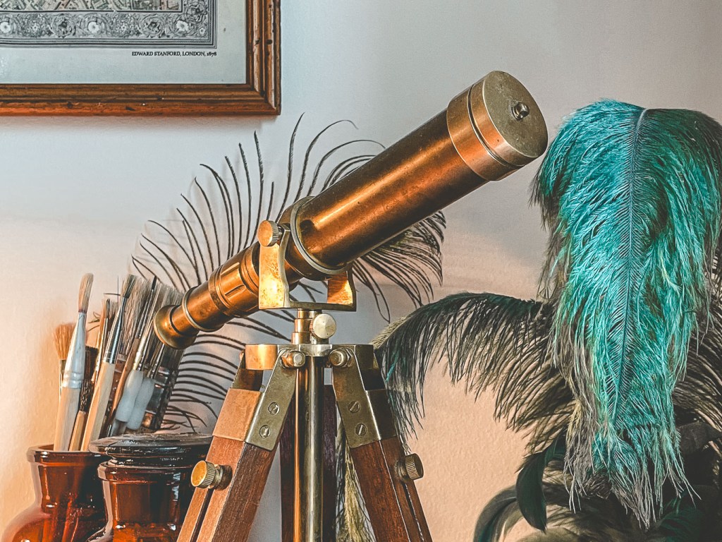 vintage furniture elements of decoration to add to your interior